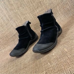 Merrell Booties Boots Black Suede Zip Up Casual Ankle  Women's 6.5